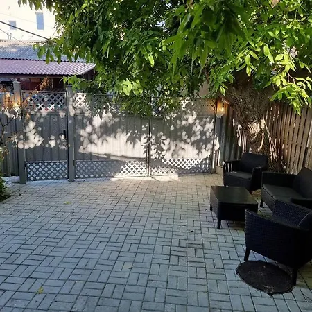 A Cozy Warm House With A Private Yard Ultra Center Apartament